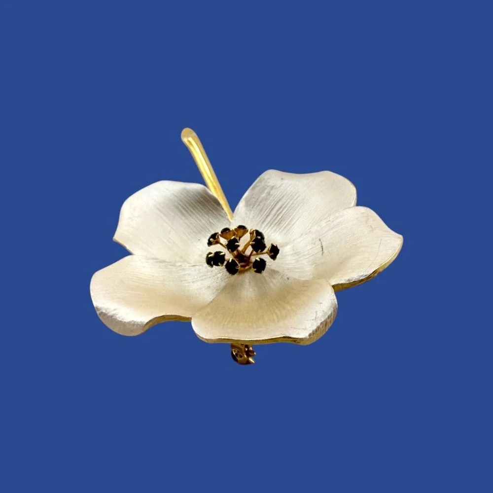 Park Lane Flower Brooch Pearl Cream Enamel Gold Tone Black Rhinestones Vintage - Picture 2 of 7